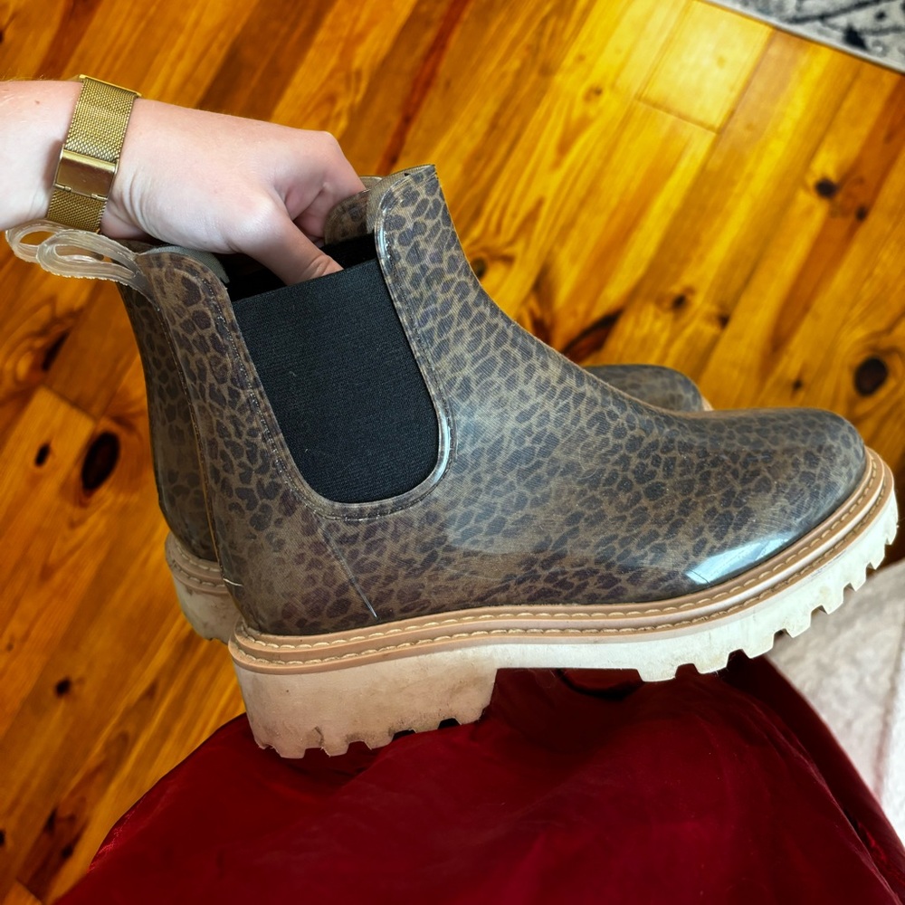 Dolce Vita chelsea rain boots size 8